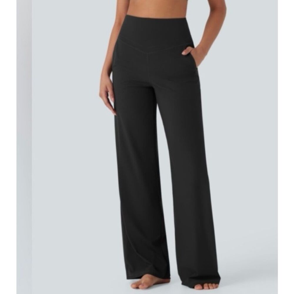 NWT Halara ultrasculpt high waisted, tummy control, wide leg yoga pants LP